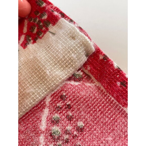 Vintage 1950s curtain, red white green, Christmas ornaments abstract, pleated - Picture 8 of 10